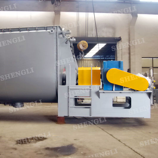 FKM-25 大型攪拌機(jī)，用于腐殖質(zhì)